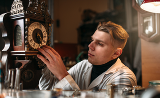 Timeless Elegance: Can a Wall Clock Be Repaired, and How?