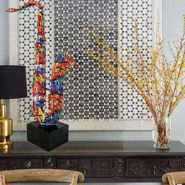 SCULPTURE EN RÉSINE CHIEN AVEC LUNETTES DE SOLEIL